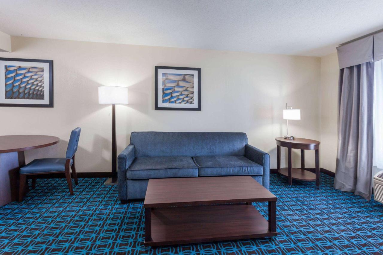 מלון Wingate By Wyndham Chicago שאומבורג מראה חיצוני תמונה